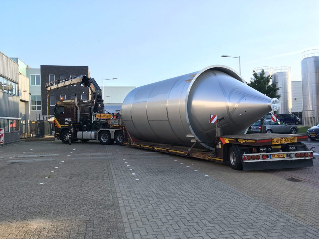 Rvs silo op transport (2)