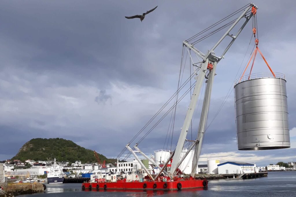 Rostfri tank för förvaring av rå fisk