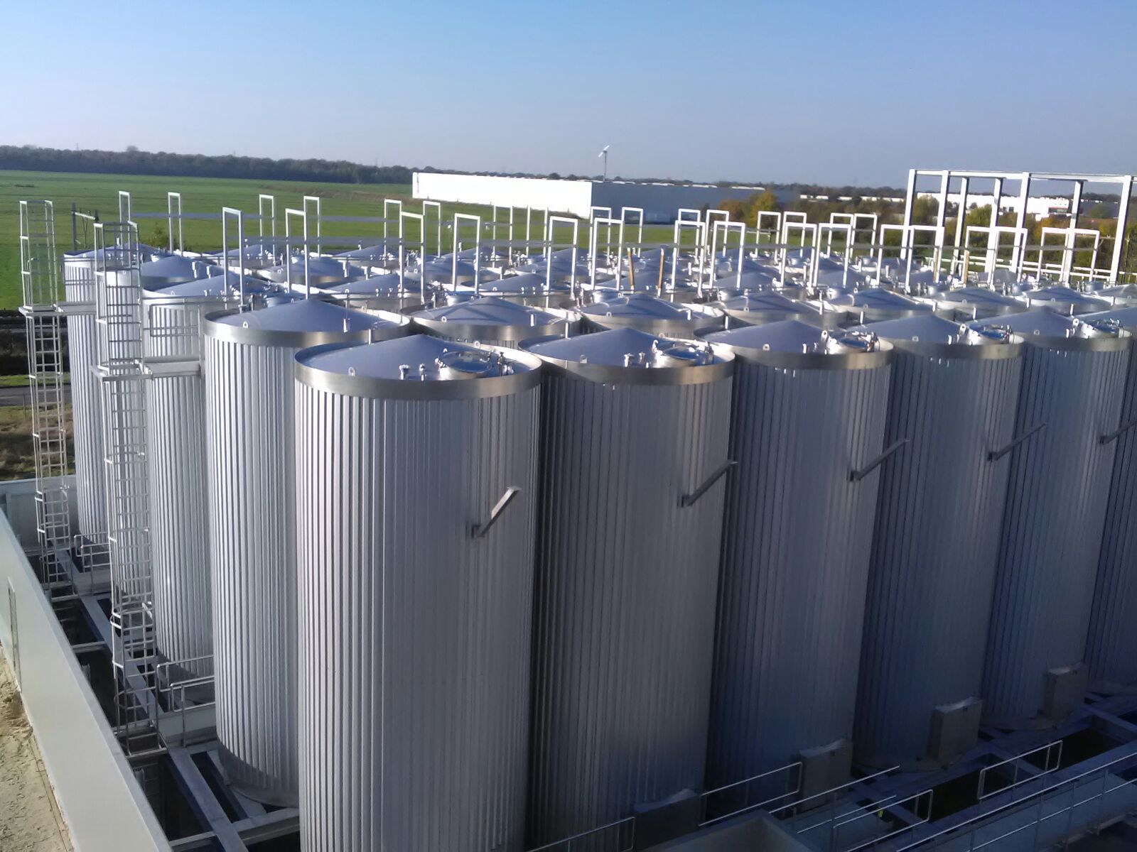 40 storage tanks for oils and fats