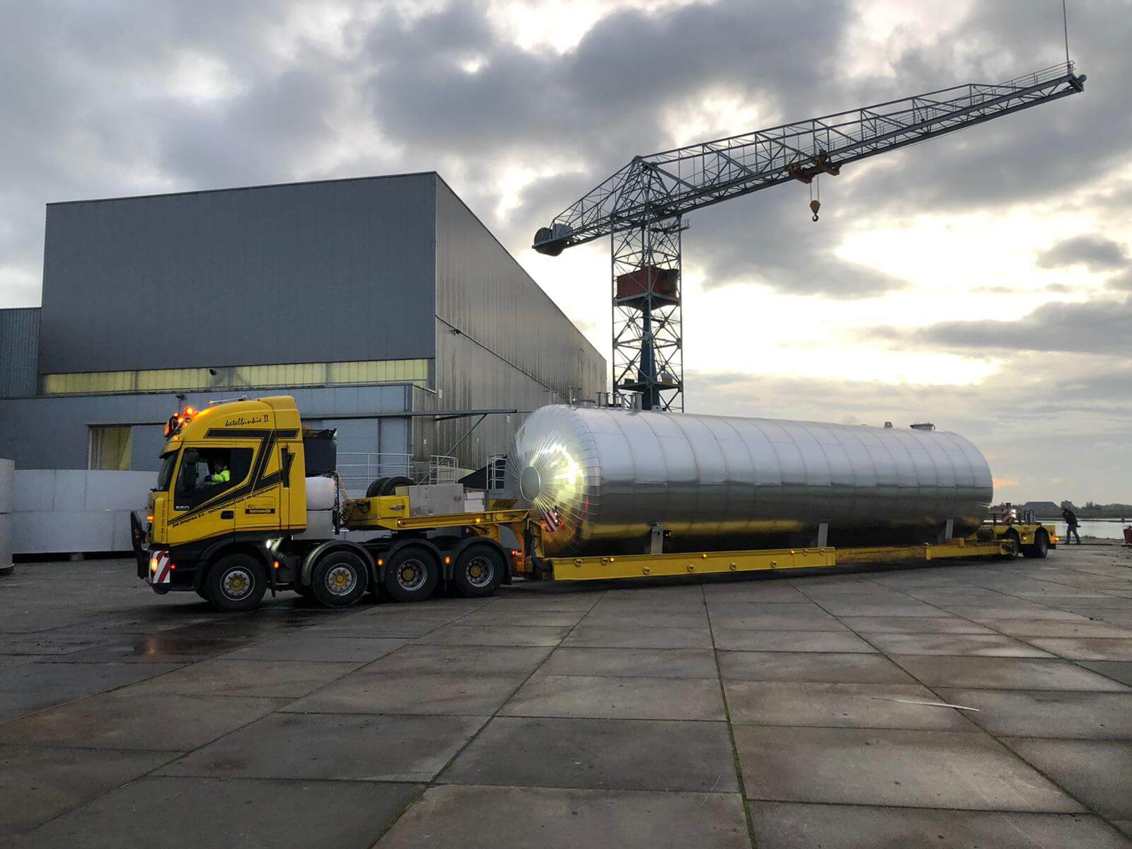 Above-ground horizontal cylindrical tanks of up to 150 m³ for the pressureless storage of liquids