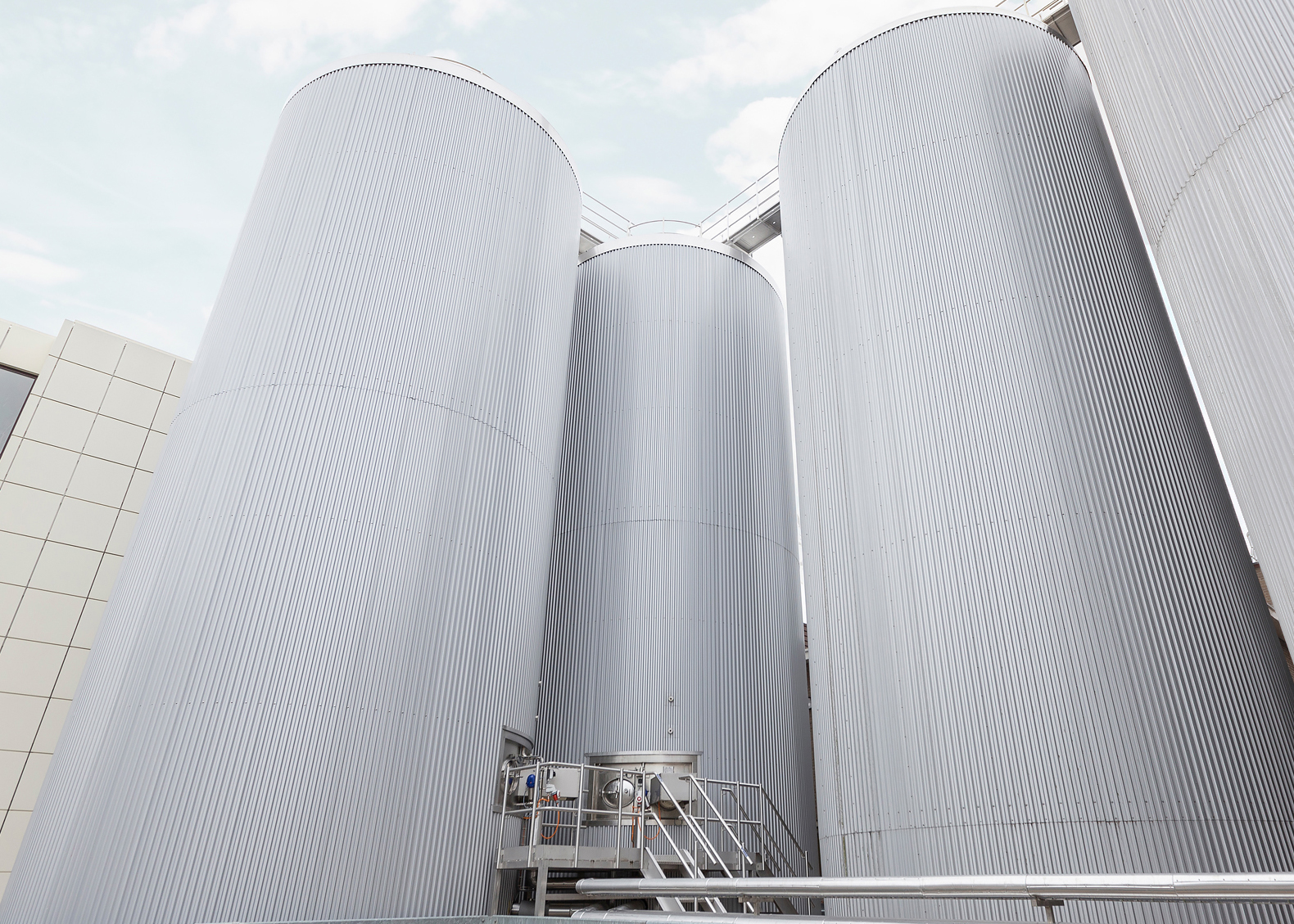 Milk tanks and cream tanks