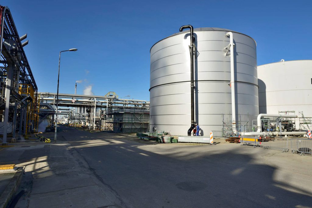 Stainless steel storage tanks for the chemical industry