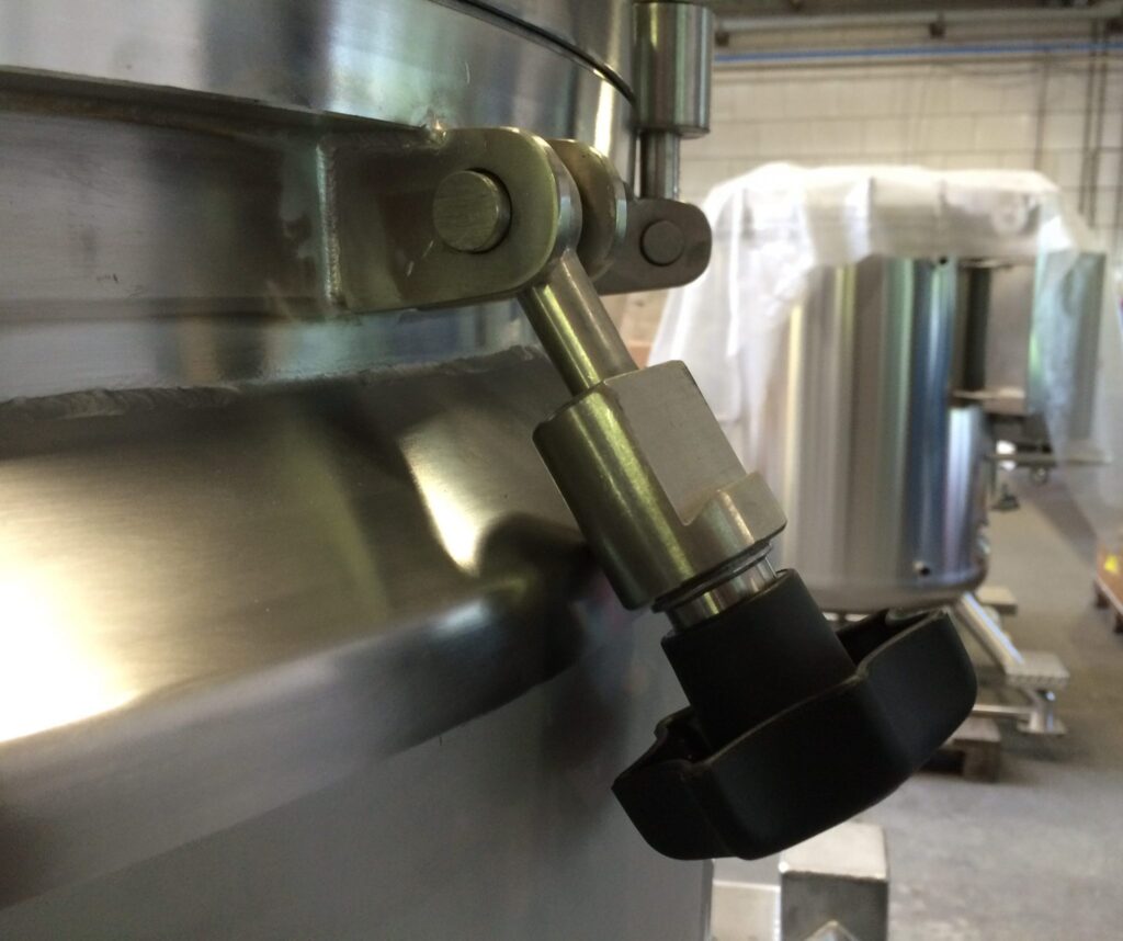 Mobile pressure tanks