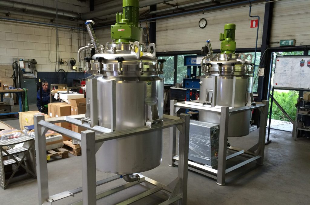 Mobile pressure tanks