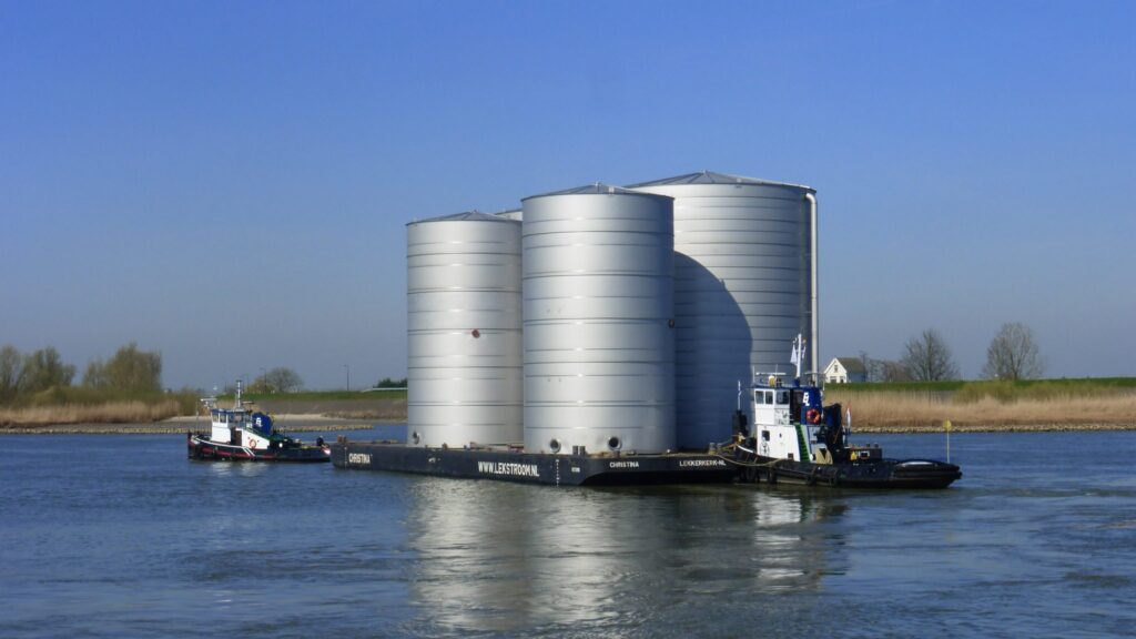 Gpi heeft 4 wateropslagtanks voor Evides Industriewater geleverd. Evides Industriewater bouwt momenteel een nieuwe demiwaterfabriek op de Maasvlakte.