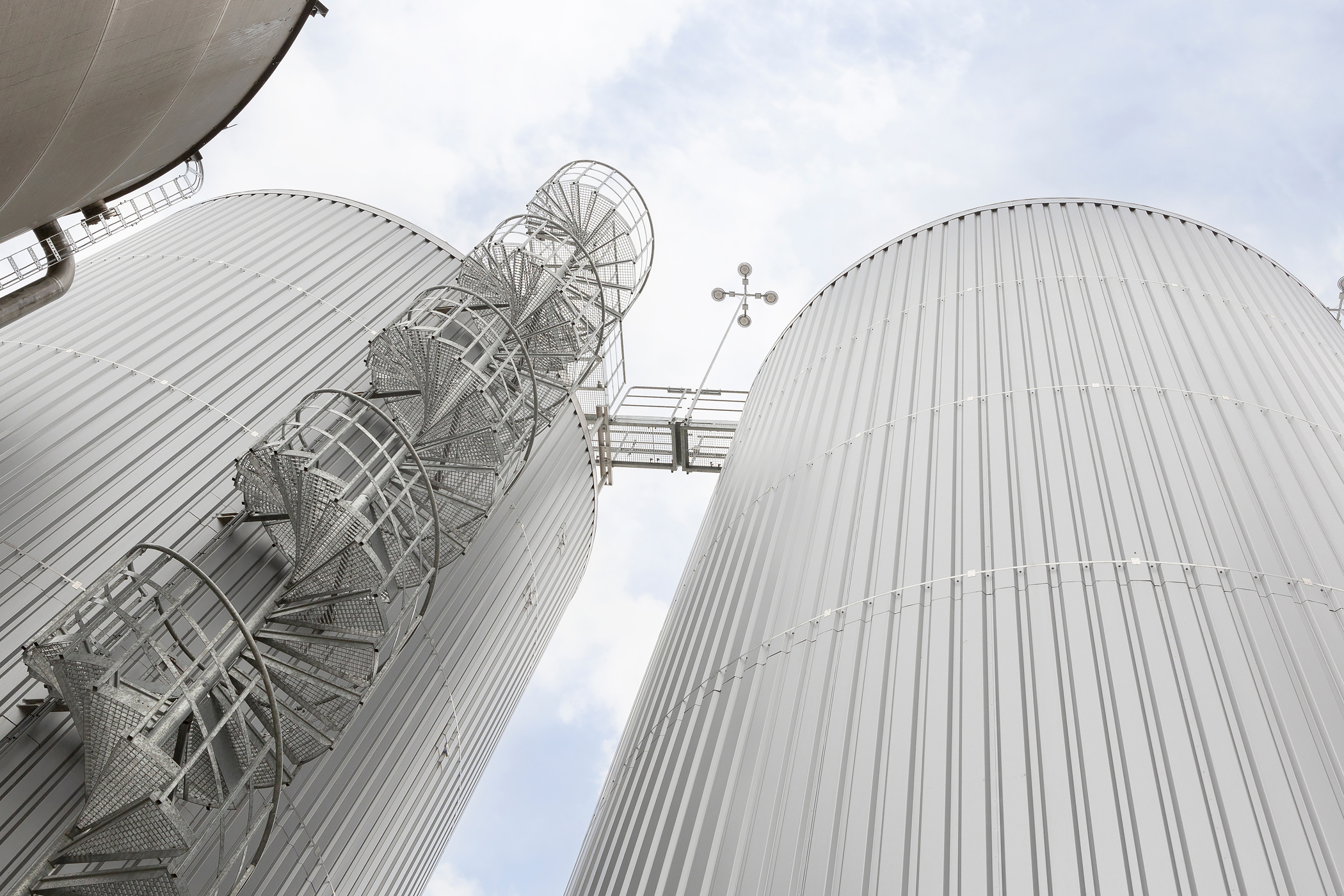 Three 1,000 m3 duplex tanks for Labee Group