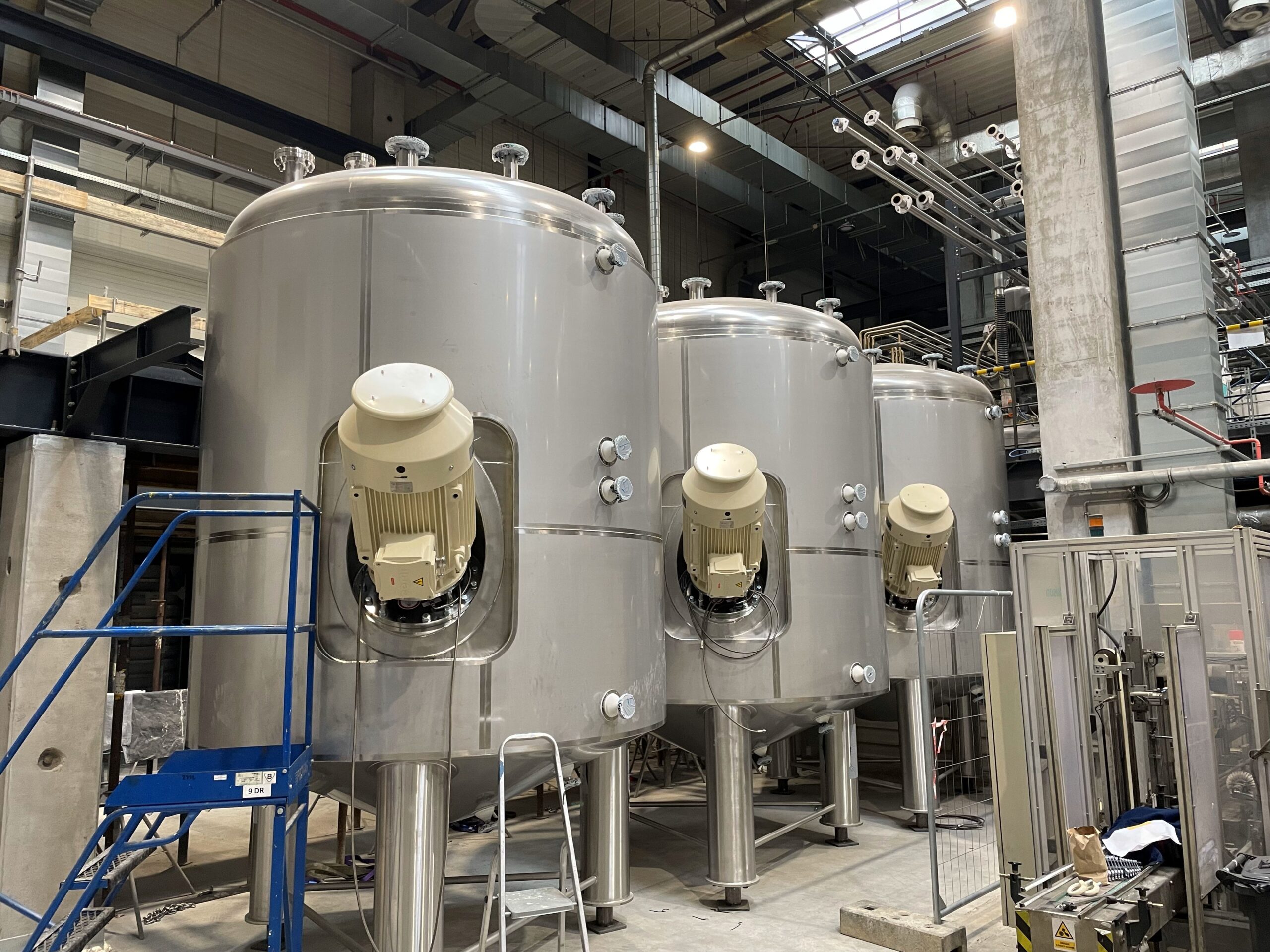 3 process tanks delivery for Hempel Paints Poland
