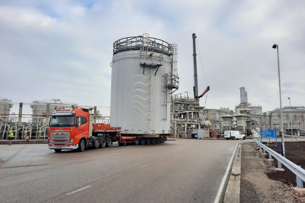 Transport of a large Gpi stainless steel storage tank on a trailer